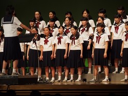 女子中学生　合唱 